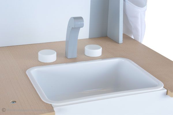 Uitneembare wasbak met kraan.