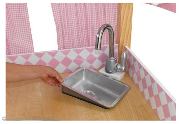 Met speelkraan en uitneembare wasbak.