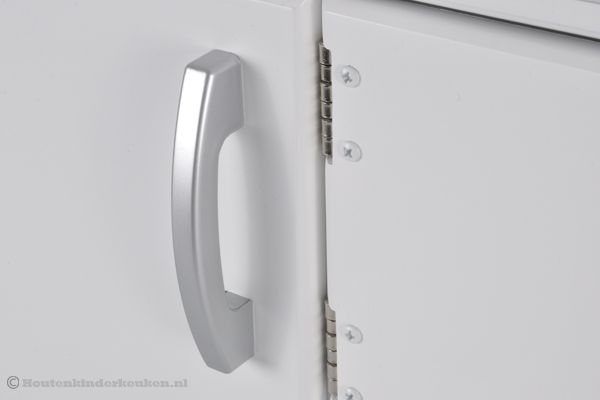 Houten handgrepen op de deurtjes.