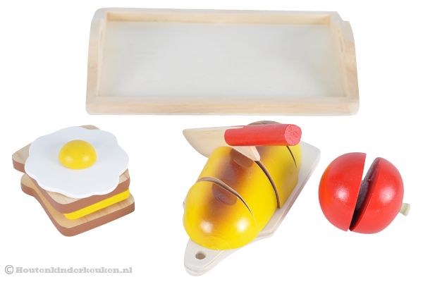 Compleet met mes, broodje, dienblad en tomaat.