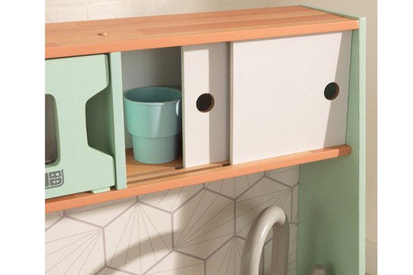 Met schuifkastjes om al je kookspullen op te bergen.