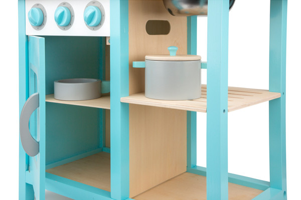 Oven en opbergruimte.